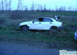 В Октябрьском районе на трассе перевернулся автомобиль В Октябрьском районе на трассе перевернулся автомобиль