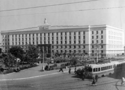 Разрушать - не строить: из цикла "Пешком по Шахтам" Разрушать - не строить: из цикла "Пешком по Шахтам"