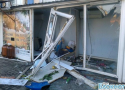 В Шахтах ночью разгромили и ограбили цветочный ларек В Шахтах ночью разгромили и ограбили цветочный ларек