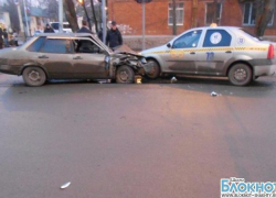 В Шахтах пьяный водитель спровоцировал тройное ДТП В Шахтах пьяный водитель спровоцировал тройное ДТП