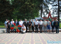 В Шахтах поздравили пограничников В Шахтах поздравили пограничников