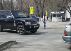 Сложный перекрёсток существует в посёлке Майский в Шахтах Сложный перекрёсток существует в посёлке Майский в Шахтах
