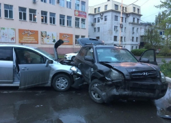 В Шахтах майские праздники начались с ДТП В Шахтах майские праздники начались с ДТП