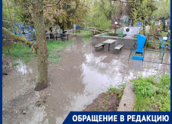 К могиле сестры – вплавь: вскоре после похорон Алексей Шульга с трудом пробрался к месту захоронений родственников К могиле сестры – вплавь: вскоре после похорон Алексей Шульга с трудом пробрался к месту захоронений родственников
