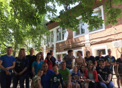 Футбол, праздник и сладости привезли гости в детские приюты города Шахты Футбол, праздник и сладости привезли гости в детские приюты города Шахты