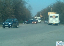 В Шахтах на въезде в поселок Артем произошла авария В Шахтах на въезде в поселок Артем произошла авария