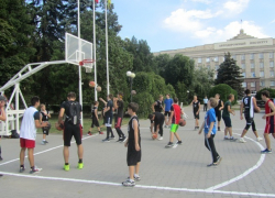 В День физкультурника площадь Ленина стала баскетбольной площадкой В День физкультурника площадь Ленина стала баскетбольной площадкой