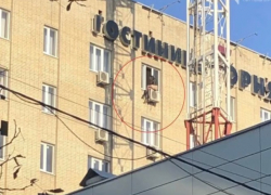 «Сидела, свесив ноги с кондиционера на 9-м этаже и плакала»: шахтинка решила свести счеты с жизнью «Сидела, свесив ноги с кондиционера на 9-м этаже и плакала»: шахтинка решила свести счеты с жизнью