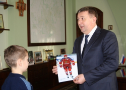 Владимир Путин подарил свою фотографию с автографом школьнику из Шахт Владимир Путин подарил свою фотографию с автографом школьнику из Шахт