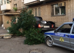 Стена многоэтажки остановила пьяного водителя в Шахтах Стена многоэтажки остановила пьяного водителя в Шахтах
