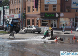 В Шахтах прорвала водопроводная труба-пятисотка В Шахтах прорвала водопроводная труба-пятисотка