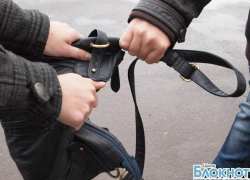 В Шахтах грабителя женской сумочки задержали«по горячим следам» В Шахтах грабителя женской сумочки задержали«по горячим следам»