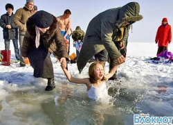 В Шахтах Крещенские купания пройдут на 20 лет РККА В Шахтах Крещенские купания пройдут на 20 лет РККА