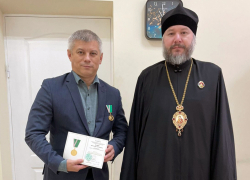 Главврач БСМП получил награду преосвященного синода Главврач БСМП получил награду преосвященного синода