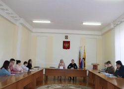 В Шахтах студенты будут учить пенсионеров В Шахтах студенты будут учить пенсионеров