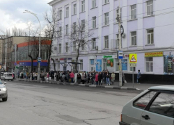 С остановки не уехать, транспорт ждем по 20 минут, приходится тратиться на такси С остановки не уехать, транспорт ждем по 20 минут, приходится тратиться на такси