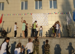 Концертом и салютом отметили День молодёжи в Шахтах Концертом и салютом отметили День молодёжи в Шахтах