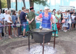 Настоящей Донской ухой и блюдами национальных кухонь угощали в Шахтах Настоящей Донской ухой и блюдами национальных кухонь угощали в Шахтах