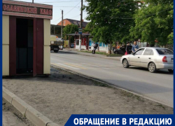 Ларек загородил обзор шахтинским водителям, которые едут в районе 10 магазина в Шахтах: Елена Маслинкова Ларек загородил обзор шахтинским водителям, которые едут в районе 10 магазина в Шахтах: Елена Маслинкова
