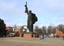 «Будет ли сохранен исторический облик?»: в Шахтах реставрируют площадь Солдата «Будет ли сохранен исторический облик?»: в Шахтах реставрируют площадь Солдата