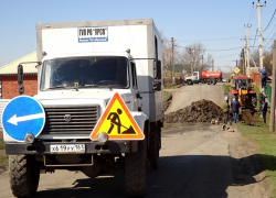 Шахтинский поселок остался без воды из-за аварии на трубопроводе Шахтинский поселок остался без воды из-за аварии на трубопроводе