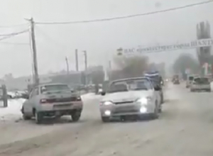 Уходя от удара с фурой, ВАЗ снес KIA Уходя от удара с фурой, ВАЗ снес KIA