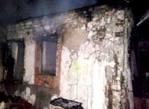 Двое шахтинцев погибли в ночном пожаре Двое шахтинцев погибли в ночном пожаре