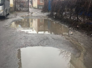 «Улица настолько плоха, что боишься за сохранность рук и ног», - возмущена шахтинка «Улица настолько плоха, что боишься за сохранность рук и ног», - возмущена шахтинка