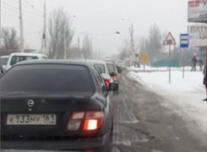 Улица Шишкина в Шахтах стала в пробке Улица Шишкина в Шахтах стала в пробке
