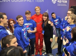 Олимпийский чемпион из Шахт «разбудил» 150 делегатов международного лагеря Олимпийский чемпион из Шахт «разбудил» 150 делегатов международного лагеря