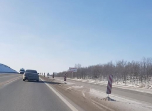 Под Шахтами закрыл полосу федеральной трассы Под Шахтами закрыл полосу федеральной трассы
