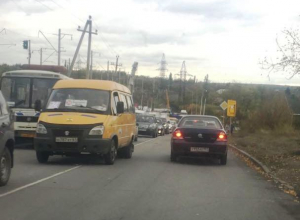 Автомобильными пробками встретил Шахты утро понедельника Автомобильными пробками встретил Шахты утро понедельника