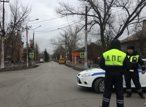 В Шахтах перекрыли улицу Искра В Шахтах перекрыли улицу Искра