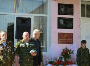 Мемориальные доски в честь погибших выпускников открыли в шахтинской школе №25 Мемориальные доски в честь погибших выпускников открыли в шахтинской школе №25