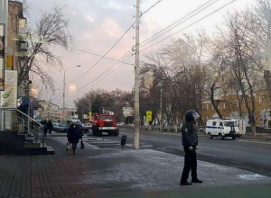 Из-за подозрительной сумки перекрыт центр Шахт Из-за подозрительной сумки перекрыт центр Шахт