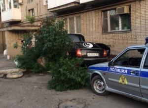 Стена многоэтажки остановила пьяного водителя в Шахтах Стена многоэтажки остановила пьяного водителя в Шахтах