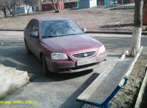 Шахтинцы возмущены припаркованными как попало автомобилями Шахтинцы возмущены припаркованными как попало автомобилями