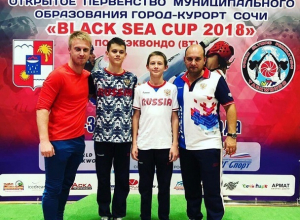Три «золота» в весе до 22, 41 и 51 кг привезли тхэквондисты города Шахты из Сочи Три «золота» в весе до 22, 41 и 51 кг привезли тхэквондисты города Шахты из Сочи