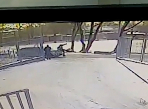 В Шахтах водитель «Мазды» умышленно наехал на пешехода В Шахтах водитель «Мазды» умышленно наехал на пешехода