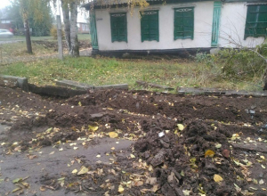 Непролазной грязью и вывороченными бордюрами закончился ремонт водопровода в Шахтах Непролазной грязью и вывороченными бордюрами закончился ремонт водопровода в Шахтах