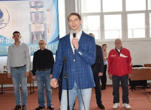 Организатором легкоатлетического турнира в Шахтах выступил олимпиец Андрей Сильнов Организатором легкоатлетического турнира в Шахтах выступил олимпиец Андрей Сильнов