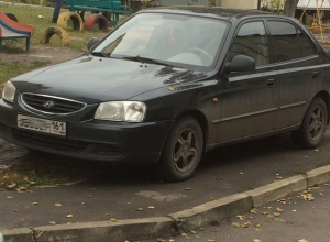 В Шахтах автохамы заняли под парковку детскую площадку и пешеходные дорожки В Шахтах автохамы заняли под парковку детскую площадку и пешеходные дорожки