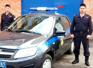 На глазах у патрульных автомобиль в Шахтах влетел в дерево На глазах у патрульных автомобиль в Шахтах влетел в дерево