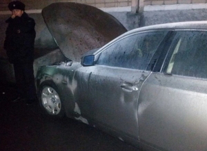 В Шахтах факелом полыхал БМВ, стоимостью около двух миллионов рублей В Шахтах факелом полыхал БМВ, стоимостью около двух миллионов рублей