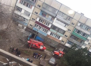 На проспекте Ленинского Комсомола в Шахтах произошел пожар На проспекте Ленинского Комсомола в Шахтах произошел пожар