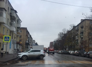По тревоге в Шахтах перекрыли одну из центральных улиц По тревоге в Шахтах перекрыли одну из центральных улиц