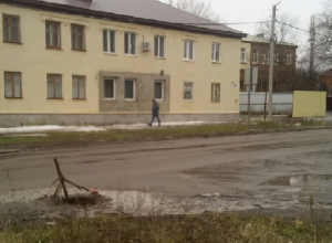 Шахтинец провалился в открытый люк в центре города Шахтинец провалился в открытый люк в центре города