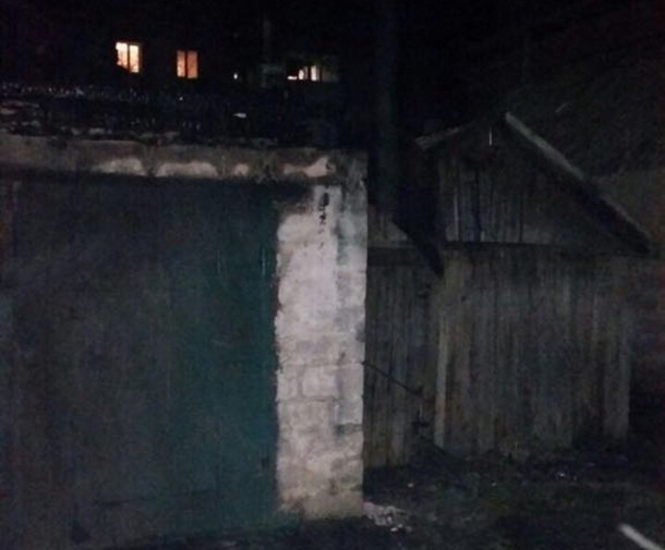 Неизвестные подожгли три гаража на Рождество в Шахтах Неизвестные подожгли три гаража на Рождество в Шахтах