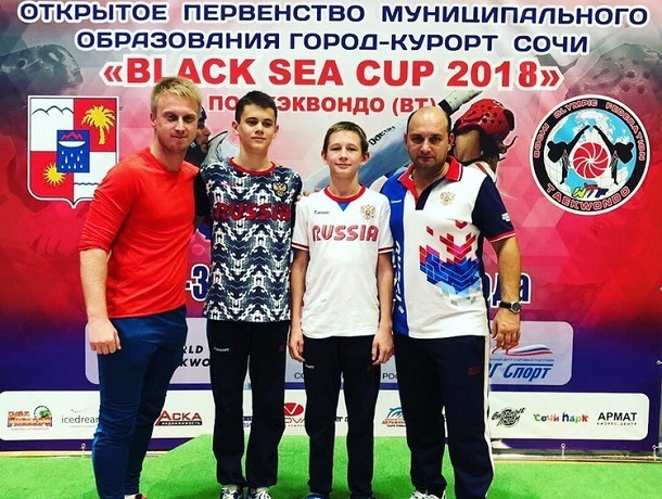 Три «золота» в весе до 22, 41 и 51 кг привезли тхэквондисты города Шахты из Сочи Три «золота» в весе до 22, 41 и 51 кг привезли тхэквондисты города Шахты из Сочи