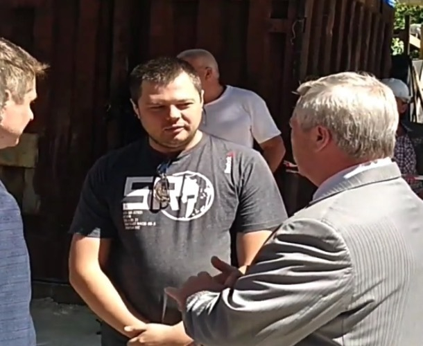 «Мне говорят, я продолжу жить в этой квартире. Я там не смогу...»: Кирилл Лариков попросил губернатора не заселять его в квартиру, где погибла жена «Мне говорят, я продолжу жить в этой квартире. Я там не смогу...»: Кирилл Лариков попросил губернатора не заселять его в квартиру, где погибла жена